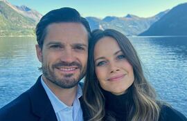 El príncipe Carlos Felipe y la princesa Sofía de Suecia anunciaron felices que esperan su cuarto hijo.