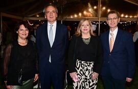 Simone Herdrich, Gordon Kricke, embajador de Alemania, Belinda de Maciel y Ramón Maciel Rojas.