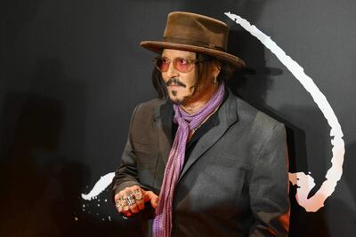 Johnny Depp en la alfombra roja del preestreno de su nueva película "Modi, Three Days on the Wing of Madness" en Buenos Aires. (Luis ROBAYO / AFP)