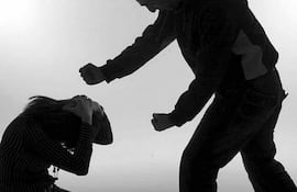 En Mbocayaty, Guairá, una mujer denunció a su pareja por agresión contra ella y su hijo menor de edad.