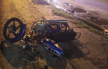 Motociclista fallece al perder el control y chocar contra una columna sobre avenida Eusebio Ayala.