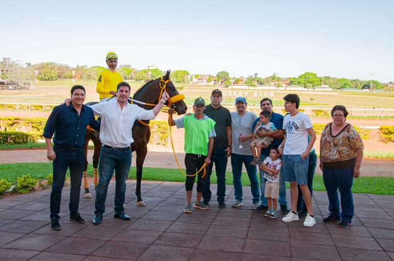 Retrato del Padre, inquilino de la caballeriza Don Rubí, se inscribió entre los laureados de la jornada del domingo.