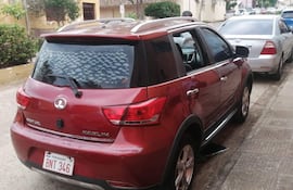 Tortoleros rompieron ventanilla lado trasero del automóvil y se llevaron pertenencias de docente.