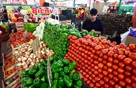 Hortalizas y verduras frescas llegan a los distintos puestos de Abasto Norte.