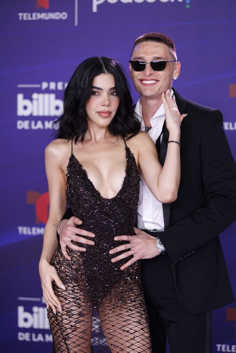 Kenia Os y Peso Pluma