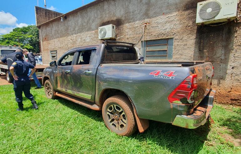 Una de las camionetas utilizadas  en el asalto al banco Itaú de Katueté fue abandonada en la colonia Kumanda Kái de Nueva Esperanza.