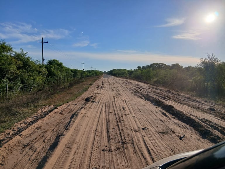 A pesar del pésimo estado del camino a Paso de Patria, las personas eligen para pasar un momento ideal en la zona de la confluencia.
