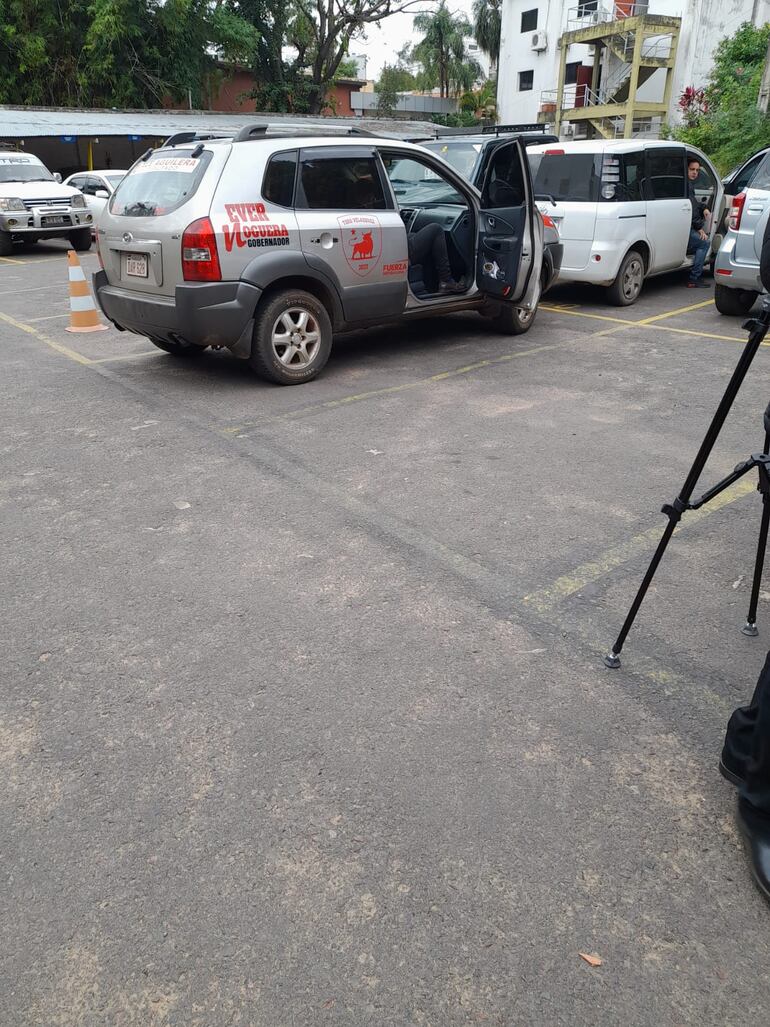 En la Essap, estaban estacionados vehículos con propaganda proselitista