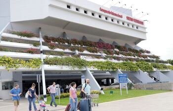 Fachada del Aeropuerto Internacional de Silvio Pettirossi. Archivo.