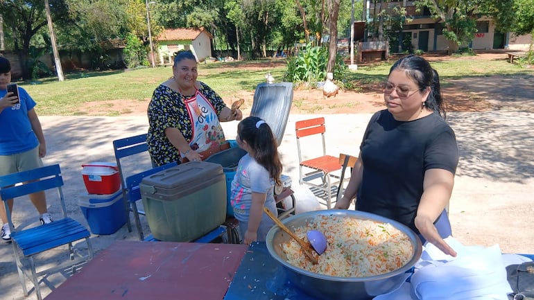 San Lorenzo: comunidad educativa organiza pollada para solventar gastos escolares