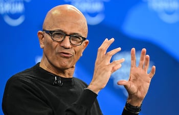 Fotografía de archivo: Satya Nadella gesticula mientras habla durante la reunión anual del World Economic Forum (WEF) en Davos el 20 de enero de 2026.