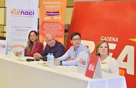 Natalia Rivas, Daniel Ruiz, Miguel Samudio y Ofelia Zelada anunciaron el acuerdo entre Cadena Real y la Fundación Renací.