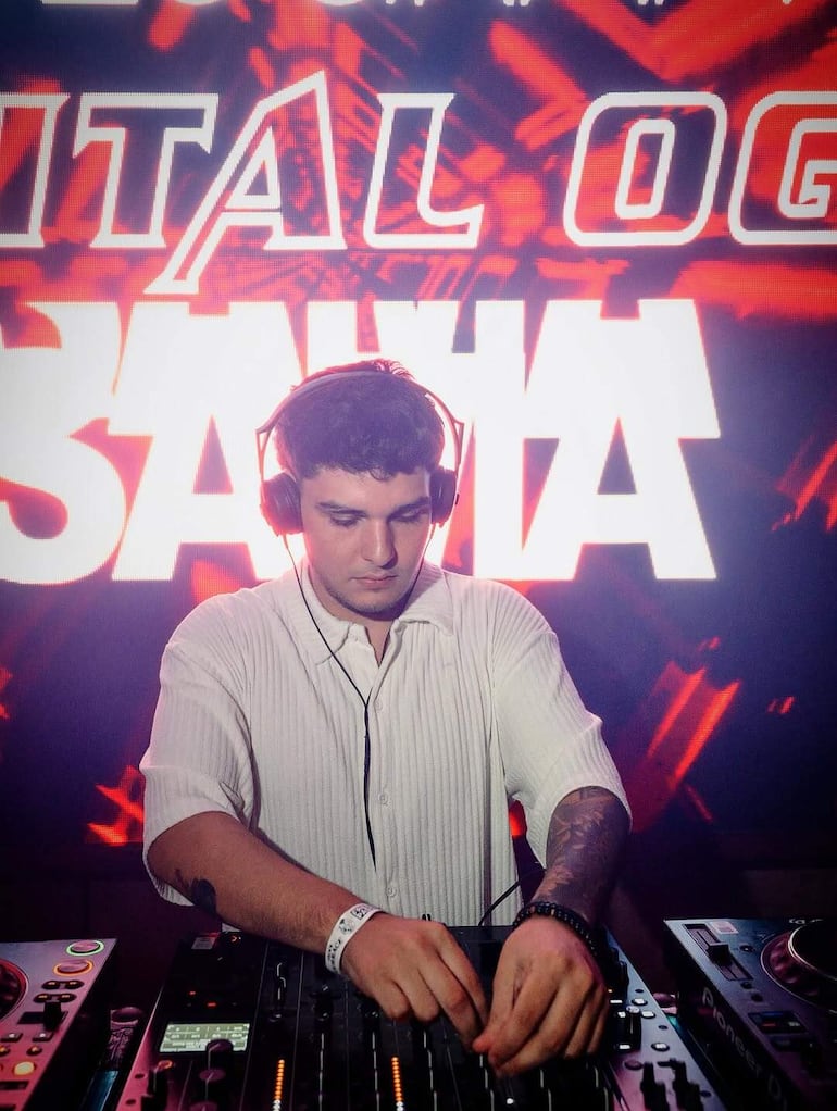 Barret es uno de los DJ que se presentará antes de la artista principal.