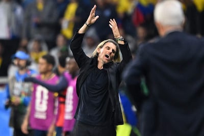 El director técnico argentino de Ecuador, Sebastián Beccacece, reacciona durante el partido de fútbol de los dieciseisavos de final del Mundial 2026 entre México y Ecuador en el Estadio de la Ciudad de México, en Ciudad de México.