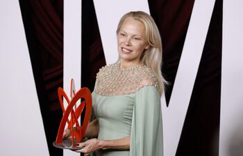 La actriz estadounidense-canadiense Pamela Anderson fue una de las homenajeadas como Mujer del Año de Glamour en el Times Square Edition Hotel de Nueva York.