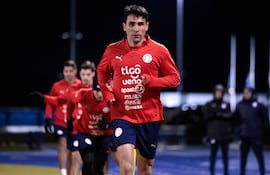 Junior Alonso durante el entrenamiento de la selección paraguaya en Estados Unidos.