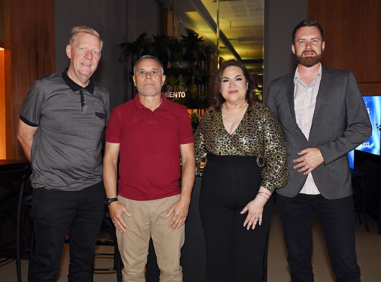 Albert Hildebrand, Rafael Martínez, Catherine Vargas y Wesley Wiebe. 