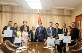 Los ganadores del Premio Nacional de Música 2023 recibieron hoy sus reconocimientos en una sala de la Cámara de Senadores.