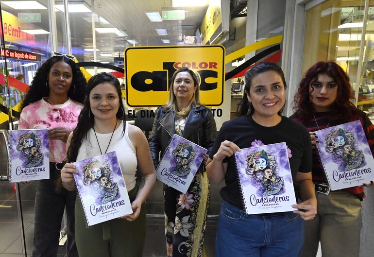 Azucena, Carmen Díaz, Celeste Galeano, María Ríos y Nagay Alcaraz visitaron ABC para hablar de Cancioneras.