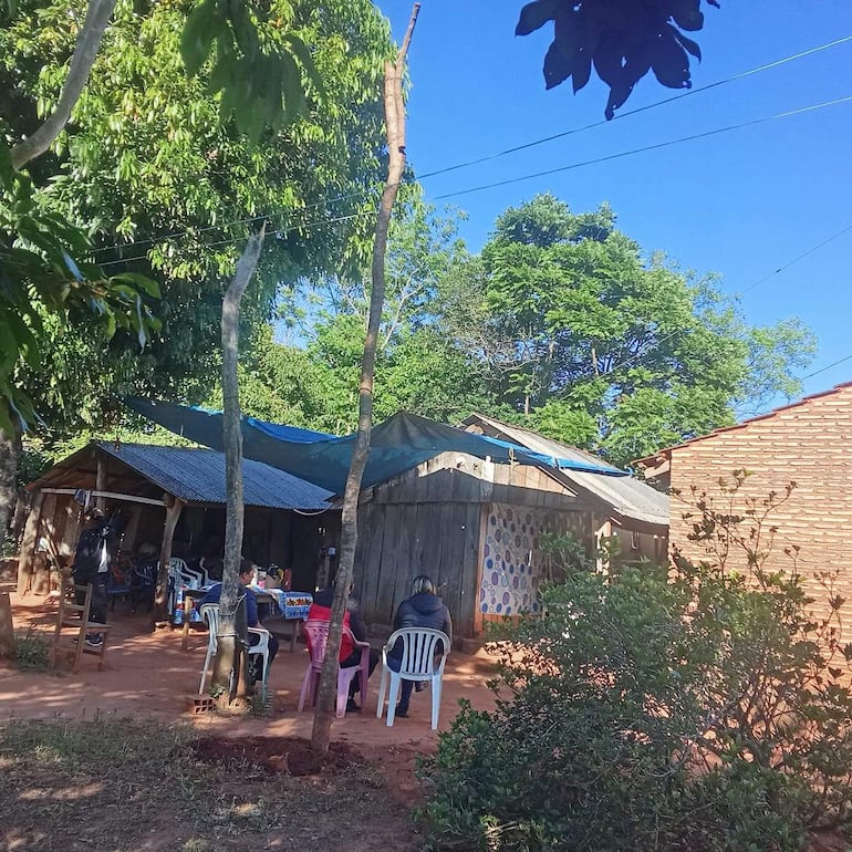 La humilde vivienda de la compañía Apyragua, donde ocurrió el incendio que dejó como víctima fatal a Concepción Vera Esteche, de 84 años.