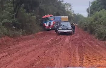 Las lluvias inundaron el camino entre Borja y Mbuyapey, dificultando el tránsito y reavivando reclamos de los pobladores.