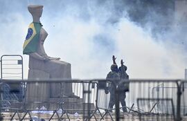 Fotografía de archivo y referencia: policías antidisturbios de Brasil.
