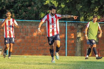 El volante limpeño Juan Andrés Jara González festeja su tanto, que significó el empate transitorio ante Deportivo Capiatá. (Foto: APF)