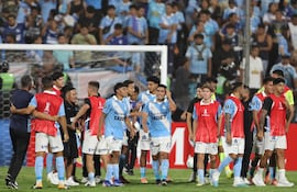 Jugadores de Sporting Cristal celebran este miércoles, en un partido de Libertadores entre Sporting Cristal y Carabobo en el estadio Alejandro Villanueva, en Lima (Perú).