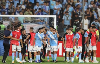 Jugadores de Sporting Cristal celebran este miércoles, en un partido de Libertadores entre Sporting Cristal y Carabobo en el estadio Alejandro Villanueva, en Lima (Perú).