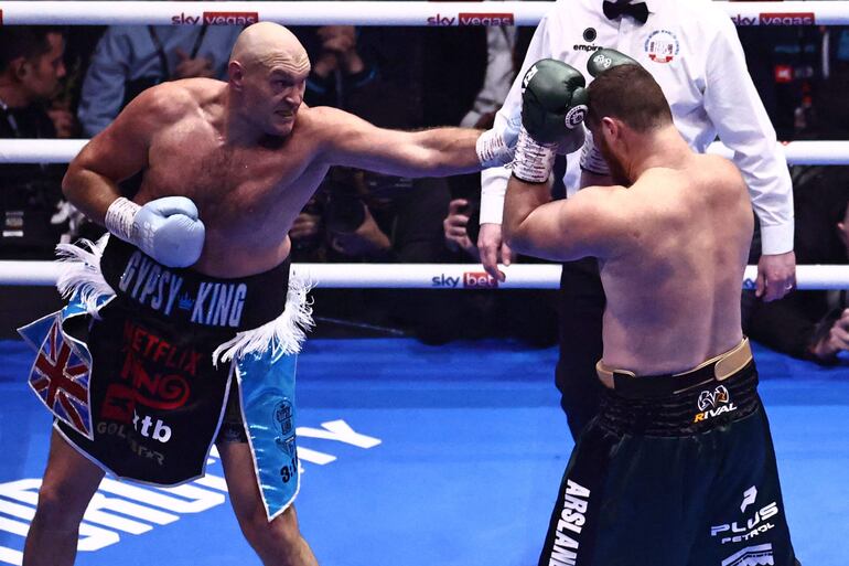 Tyson Fury derrota a Makhmudov en su regreso tras más de un año