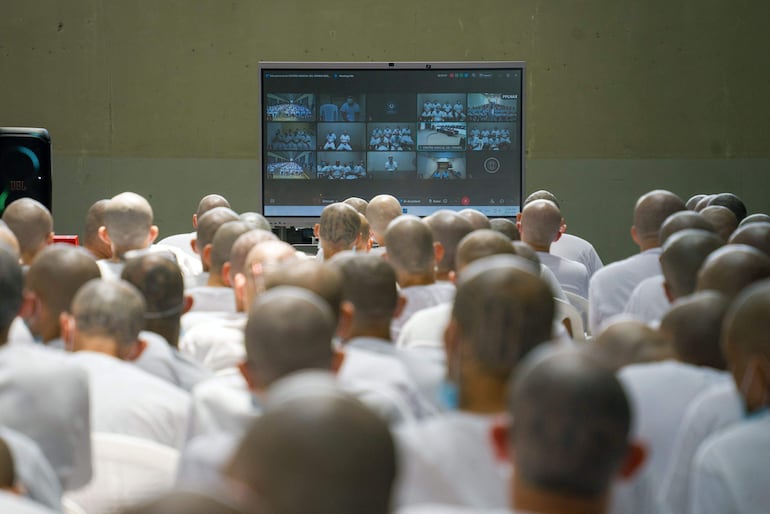 Juicio masivo a miembros de pandillas de El Salvador.