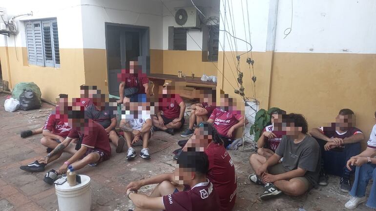 Más de 30 personas fueron demoradas por la Policía Nacional, antes del inicio de la final de la Copa Sudamericana.