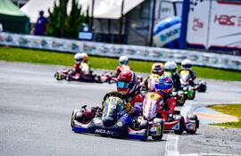 Nelson Segovia (306), corriendo en el campeonato brasileño de karting.