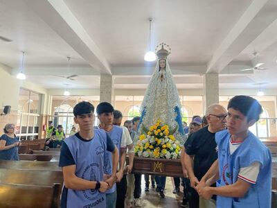 Como cada año, la Virgen de Itatí llegó hasta el santuario para reencontrarse con la Virgen de Caacupé en un abrazo de fe y tradición.