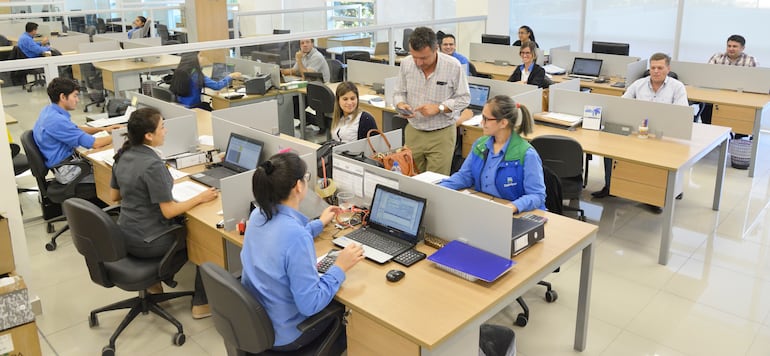 Empleo formal privado crece casi 30% desde 2022 y suma 188.000 cotizantes