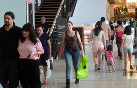 El consumo aumenta con las tasas bajas de crédito, según se desprende de los números del BCP.