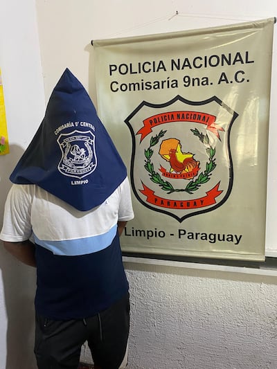 Hombre con orden de captura es arrestado en Limpio por amenazas a su pareja.