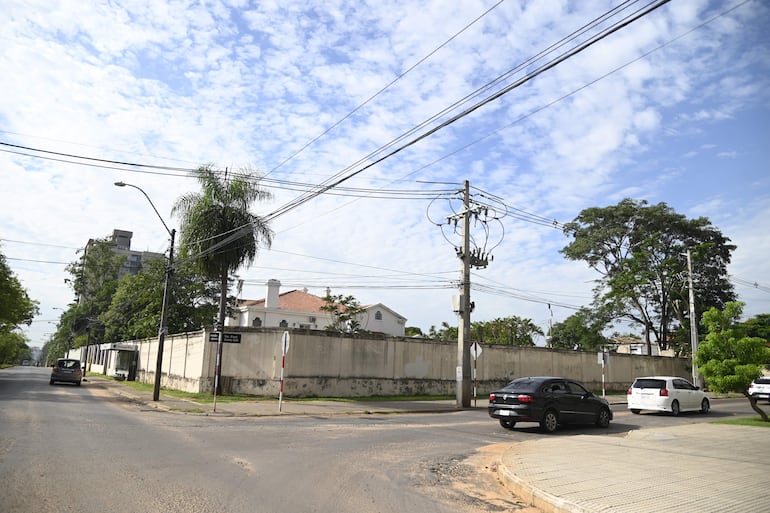 El terreno sobre Santísima Trinidad y Cirilo Gill perdió completamente su cobertura verde.