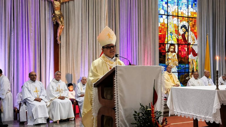 Obispo llama a combatir la corrupción durante misa en San Juan Bautista