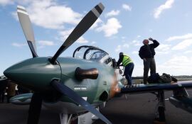 Fotografía de un avión de defensa AT-29 Súper Tucano durante la Primera Brigada Aérea de la Fuerza Aérea Paraguaya, el pasado lunes en Luque.