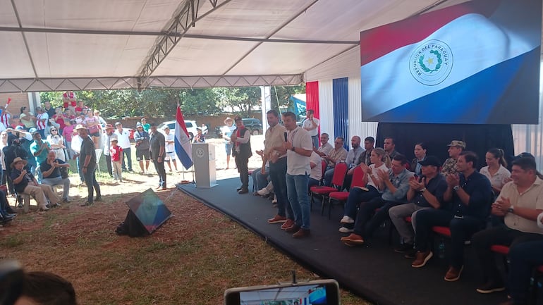 El presidente de la Republica, Santiago Peña resaltando la candidatura del vicepresidente Pedro Alliana.