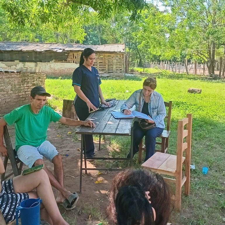 En Pirayú, inició la inmunización contra la rabia humana.
