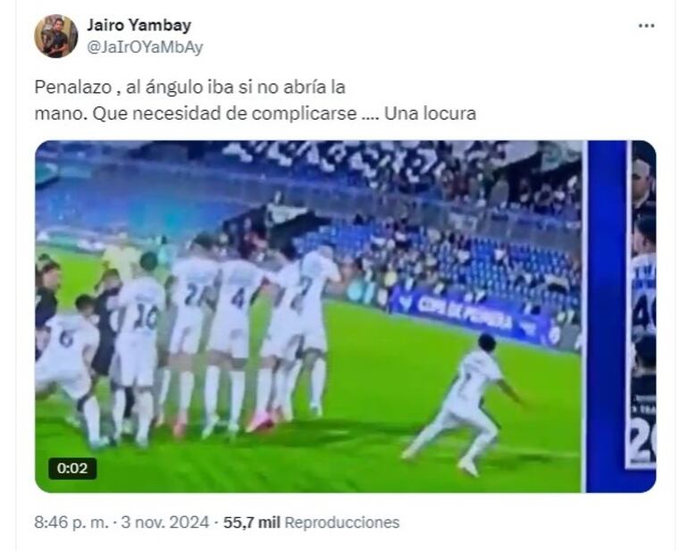 El reclamo de Jairo Yambay, vicepresidente de Olimpia, por la mano de Richar Torales.