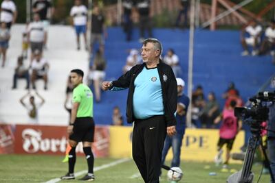 Éver Hugo Almeida (77 años), entrenador de Olimpia.