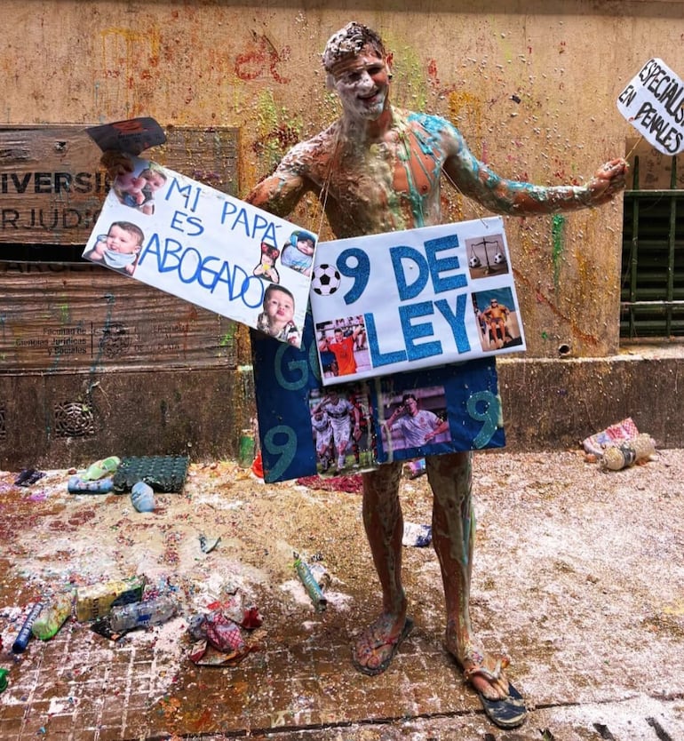 Facundo Bruera tras su bautismo al terminar la carrera de Derecho. (Captura de la historia de Instagram de Facundo Bruera)
