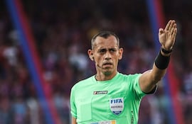 El árbitro Juan Gabriel Benítez, tendrá a su carga la dirección del "duelo de campeones" entre Cerro Porteño y Libertad, el sábado en La Nueva Olla.