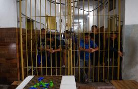 Fotografía de archivo de internos en el pabellón C de la Penitenciaría de Tacumbú, en Asunción, una de las cárceles más hacinadas del país.