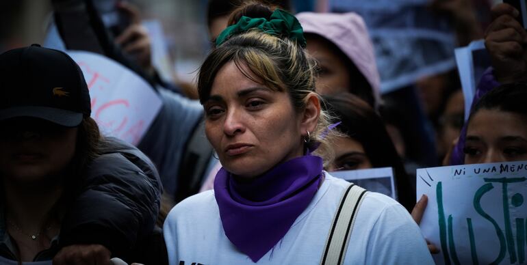 Marcha desde Plaza de Mayo al Congreso de la Nación por el triple femicidio de Brenda del Castillo, Morena Verdi y Lara Gutiérrez, Buenos Aires, 27 de septiembre de 2025. Foto: Mariana Nedelcu, Clarin.