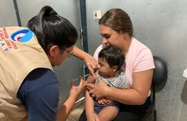 Piden a los padres vacunar a los niños para evitar un rebrote del Sarampión.