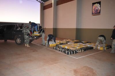 Incautan siete toneladas de marihuana en Capitán Bado.